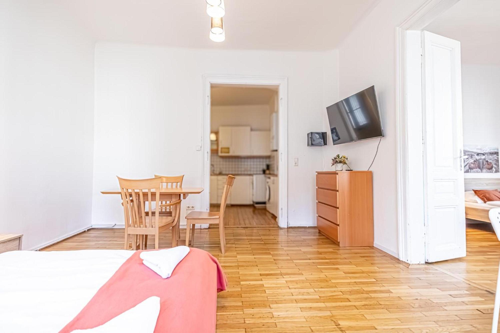 Simple Apartment Near Wiener Stadthalle Ngoại thất bức ảnh