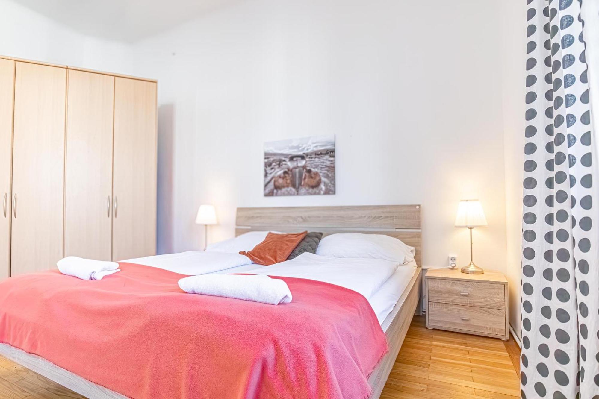 Simple Apartment Near Wiener Stadthalle Ngoại thất bức ảnh