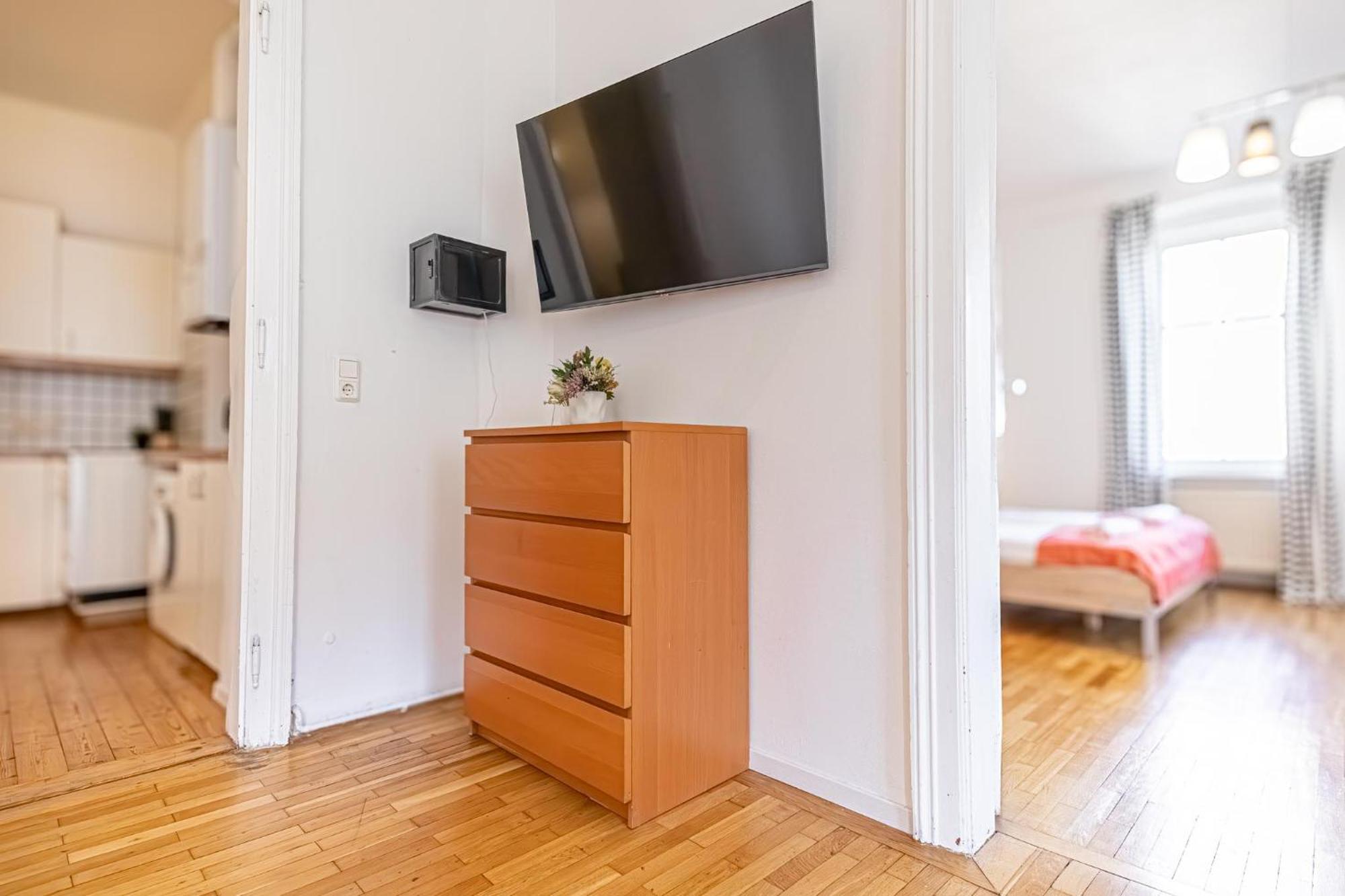 Simple Apartment Near Wiener Stadthalle Ngoại thất bức ảnh