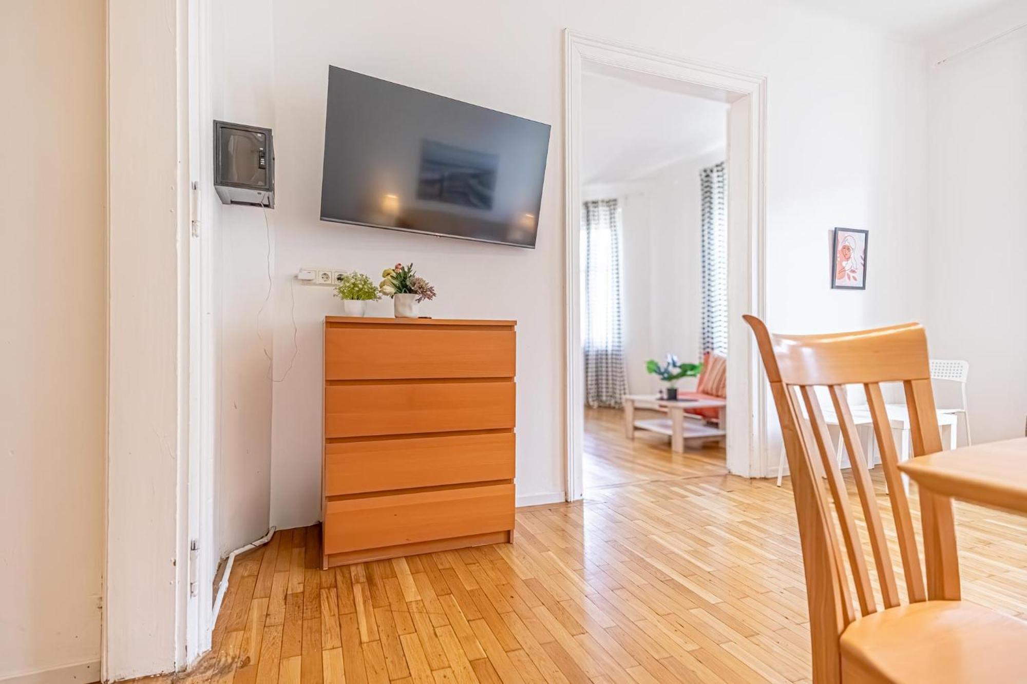 Simple Apartment Near Wiener Stadthalle Ngoại thất bức ảnh