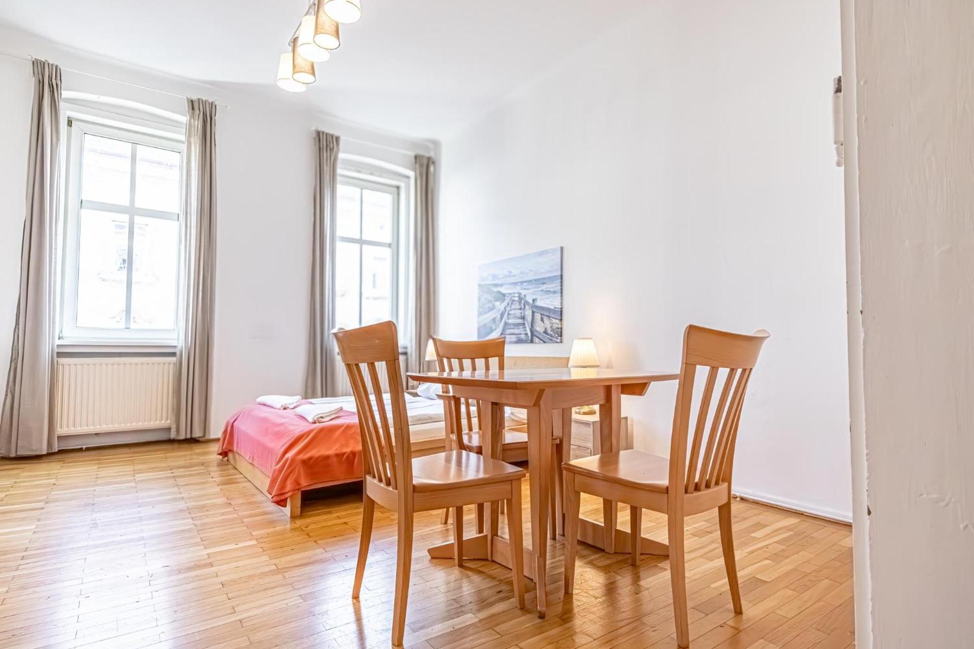 Simple Apartment Near Wiener Stadthalle Ngoại thất bức ảnh