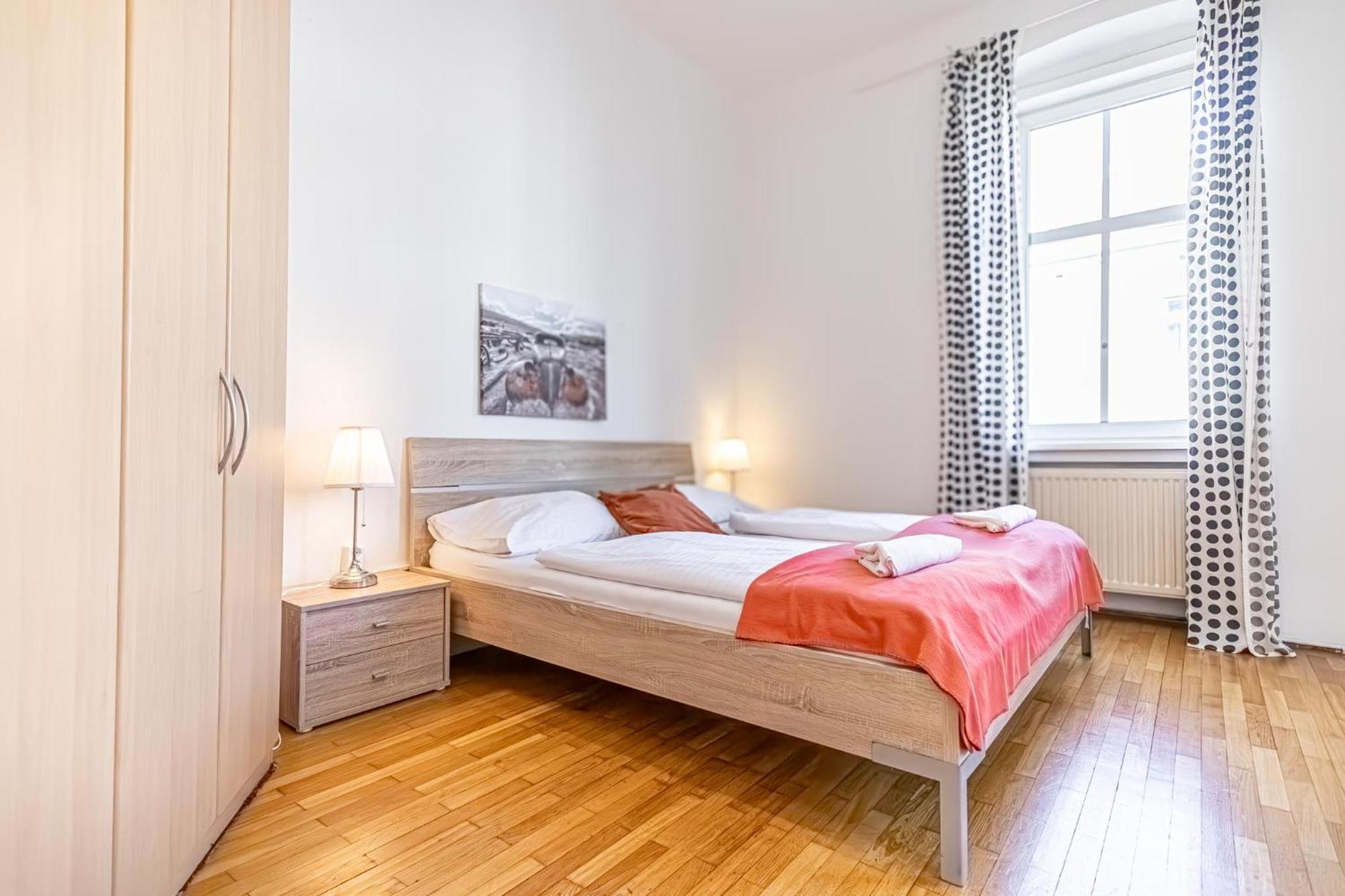 Simple Apartment Near Wiener Stadthalle Ngoại thất bức ảnh